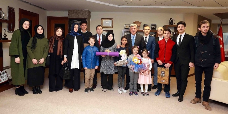 Öğrencilerden Başkan Karaosmanoğlu’na Öğretmenler Günü Ziyareti