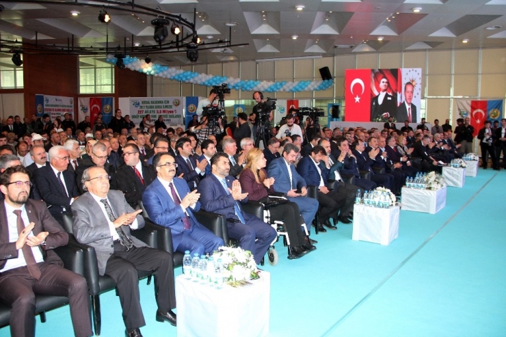 Çavuşoğlu Ana Muhalefeti Eleştirdi