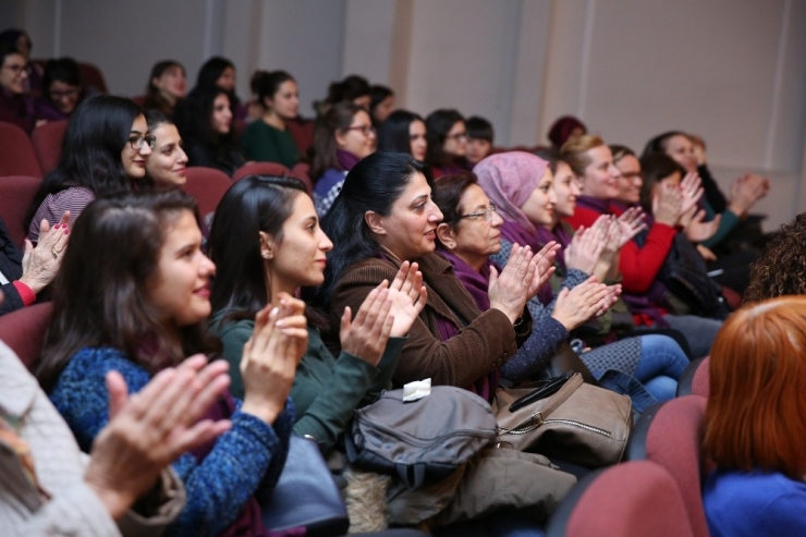Bucalı Kadınlara Benan Bilek’le Kahkaha Tufanı