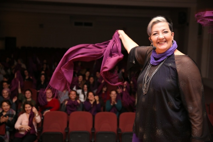 Bucalı Kadınlara Benan Bilek’le Kahkaha Tufanı