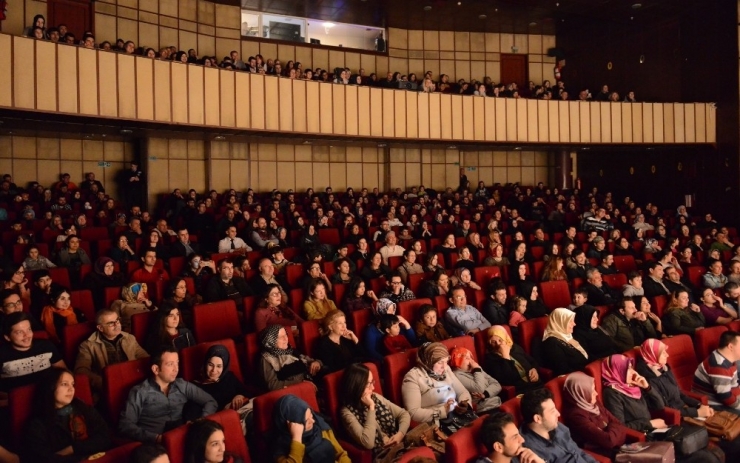 ’Şifa Niyetine’ Gösterisi Kapalı Gişe