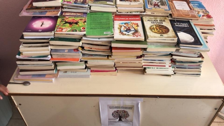 Viranşehir’den Kitap, Yüksekova’dan Mutluluk Fotoğrafı