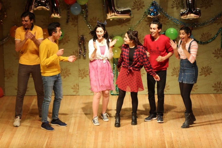 “Sevimli Dişler Dünyası" Sahnelendi