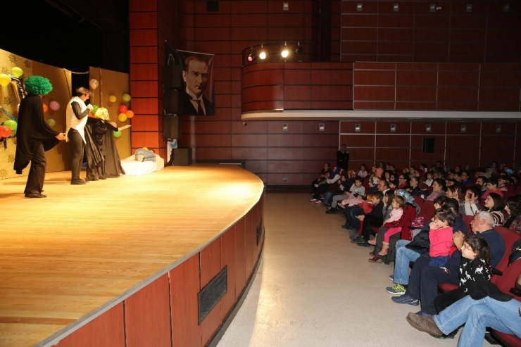 “Sevimli Dişler Dünyası" Sahnelendi