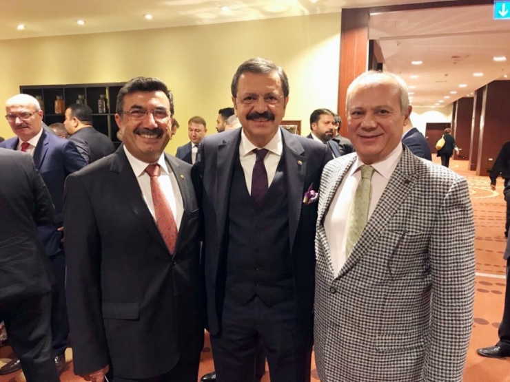 Bektaş, Direkt Uçuşlara Destek Olmak İçin Frankfurt’a Gitti