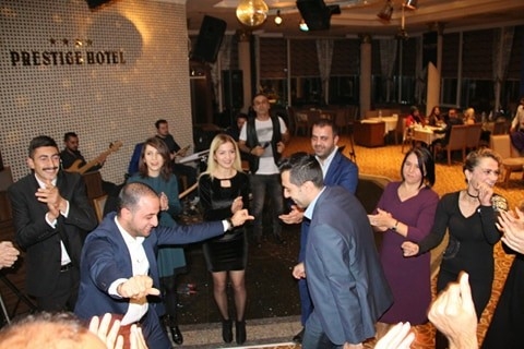 Öğretmenler, Kendi Günlerini Halay Çekerek Kutladı