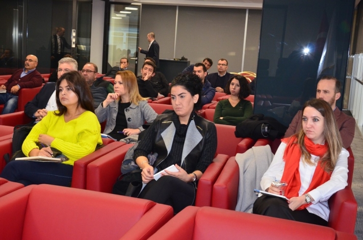 Balıkesir’de Dış Ticaret Bilgilendirme Semineri Düzenlendi