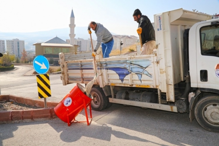 Elazığ’da Yollarda Tuz Varili Uygulaması