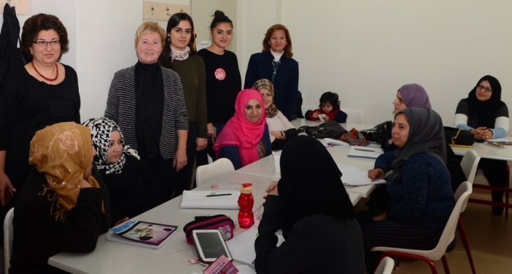 Esogü Ve Eskişehirli Kadın Gazeteciler Kadına Şiddete Dur Demek İçin Buluştu