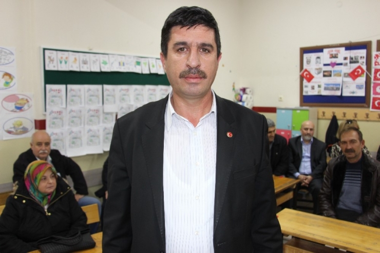 Öğrencileriyle 38 Yıl Sonra Sınıfta Buluştu