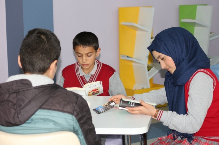 İpekyolu İlk Kez ‘Z Kütüphane’ İle Tanıştı