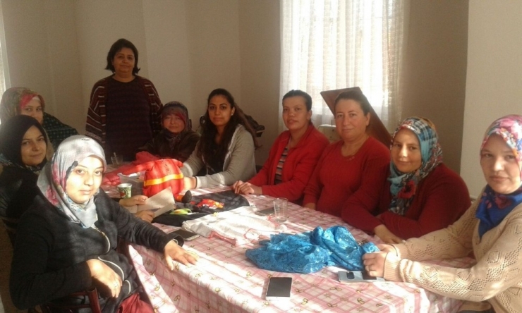 Burhaniye’de Etek Dikim Kursu Açıldı