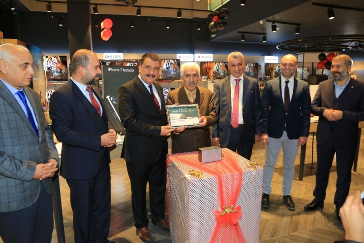 Yılın Emekli Öğretmenine Ödül