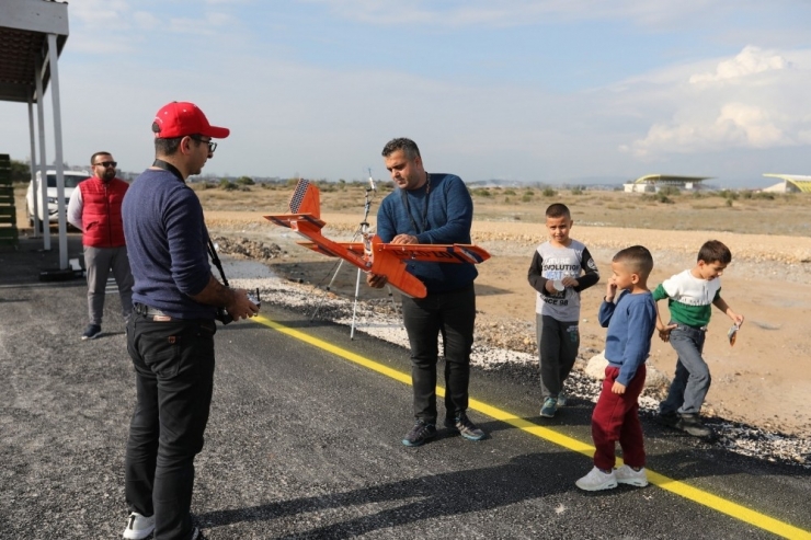 Manavgat Belediyesi’nden Model Uçak Pisti