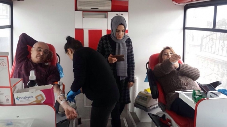 Öğretmenler Gününde Öğretmenler Kan Verdi