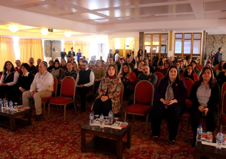 Oruç: "Akılcı Olmayan İlaç Kullanımı Büyük Bir Halk Sağlığı Sorunu”