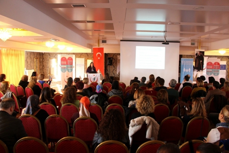 Oruç: "Akılcı Olmayan İlaç Kullanımı Büyük Bir Halk Sağlığı Sorunu”