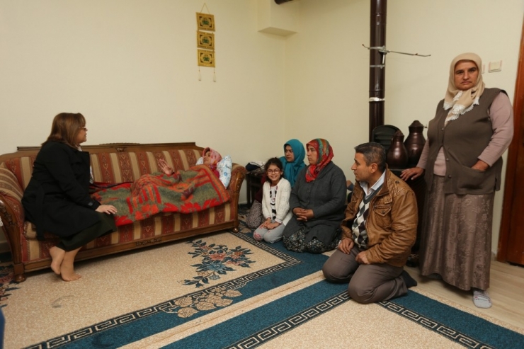 Fatma Şahin, Düğün Konvoyunun Yolunu Kesti