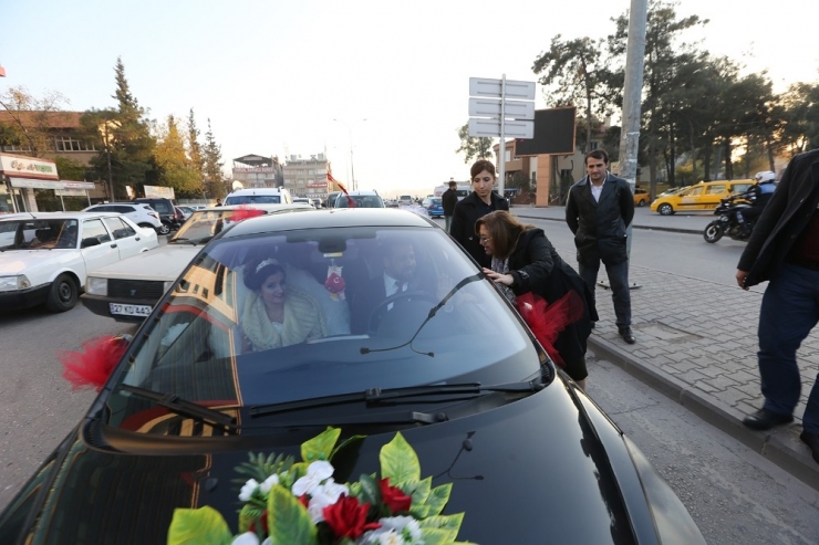 Fatma Şahin, Düğün Konvoyunun Yolunu Kesti