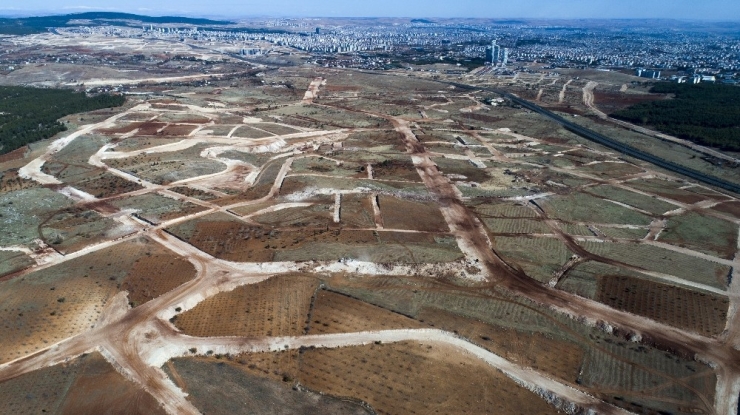 Şahinbey’de 12 Milyon Metrekarelik Mahallenin 3 Milyon Metrekaresi Yol Oluyor