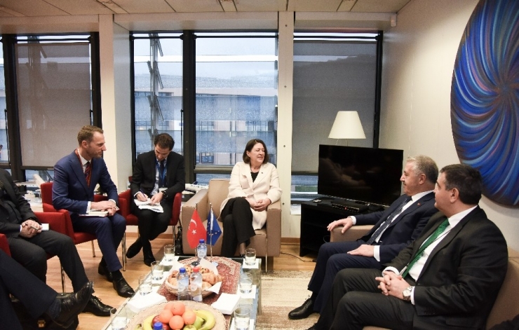 Ulaştırma Bakanı Arslan Brüksel’de