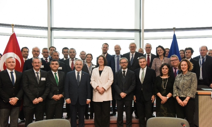 Ulaştırma Bakanı Arslan Brüksel’de