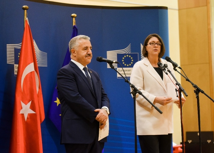 Ulaştırma Bakanı Arslan Brüksel’de