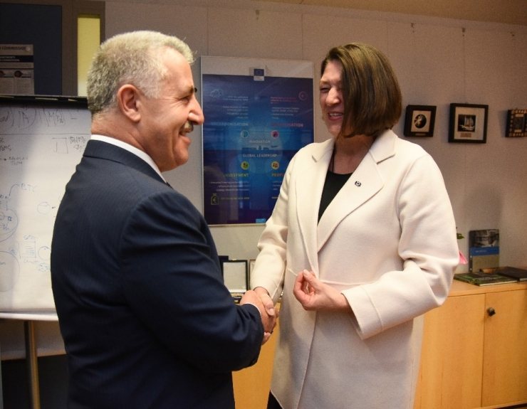 Ulaştırma Bakanı Arslan Brüksel’de