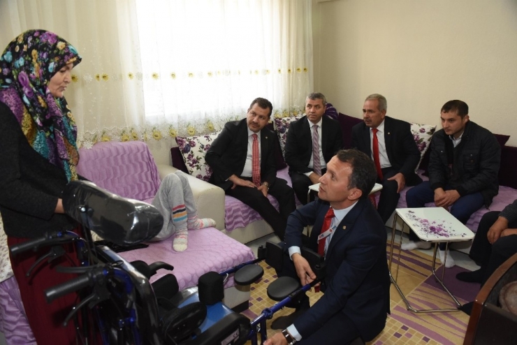 Engelli Minik Yağmur’un Yüzü Güldü