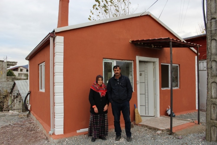 Derme Çatma Barakada Yaşayan Aile Yeni Yuvasına Kavuştu