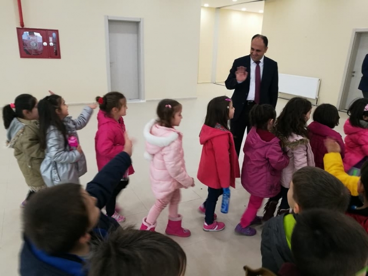 Beyşehir’de “Kırmızı Başlıklı Kız” Sahnelendi