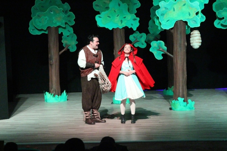 Beyşehir’de “Kırmızı Başlıklı Kız” Sahnelendi