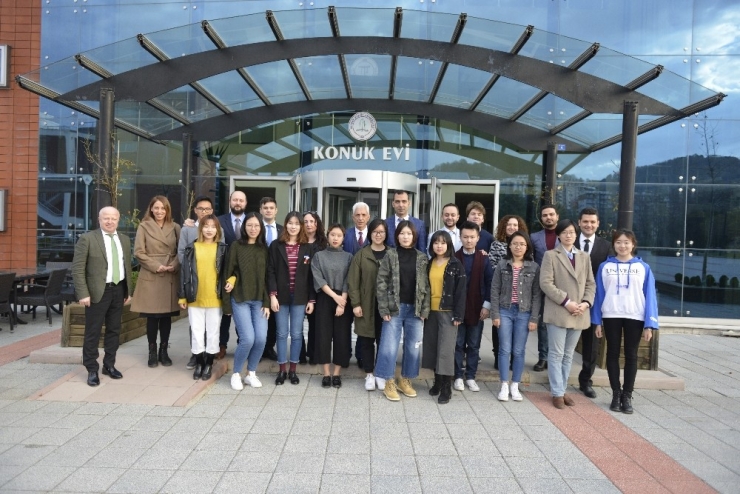 Azar, Çinli Öğrencilerle Kahvaltıda Bir Araya Geldi