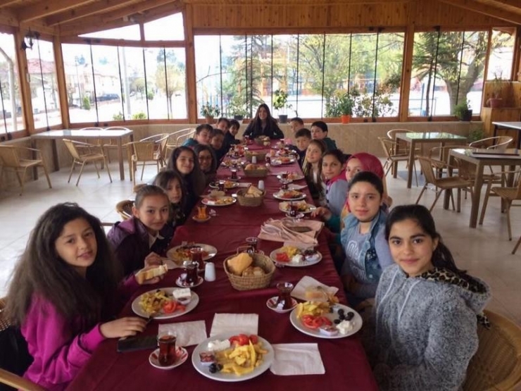 Gazimihal Ortaokulu Öğrencileri Kahvaltıda Buluştu