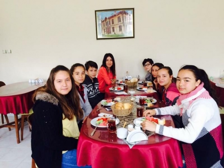 Gazimihal Ortaokulu Öğrencileri Kahvaltıda Buluştu