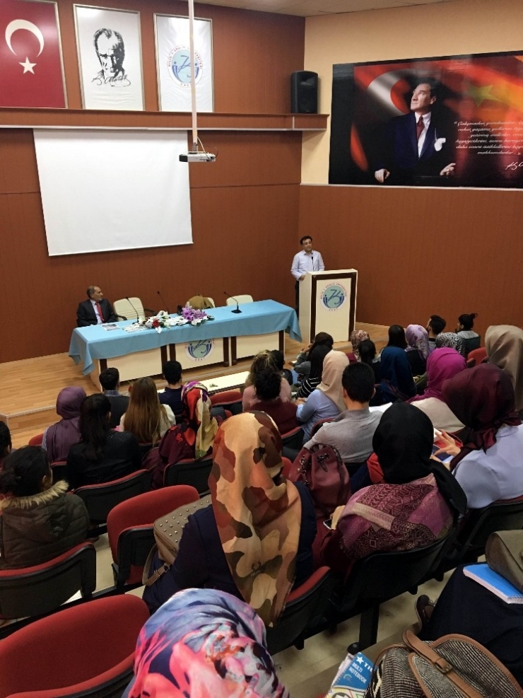 Üniversitede "İş Arama Becerileri" Konferansı