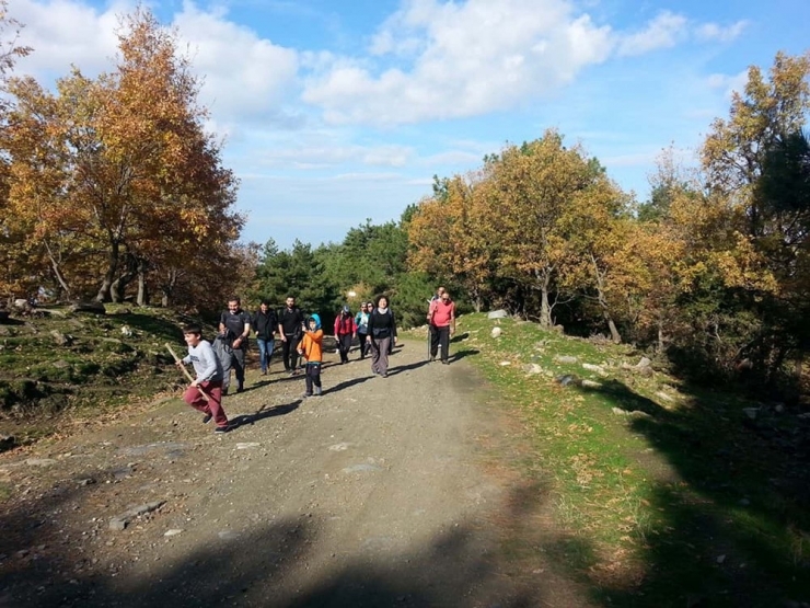 Keşfedilmemiş Güzelliklere Yürüyorlar