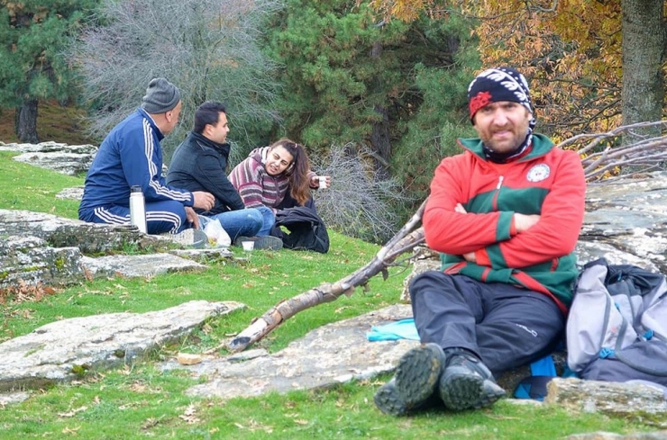 Keşfedilmemiş Güzelliklere Yürüyorlar