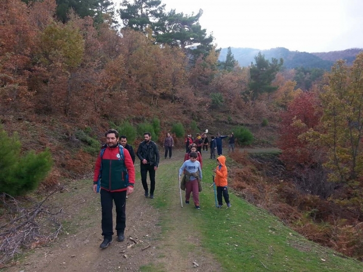 Keşfedilmemiş Güzelliklere Yürüyorlar
