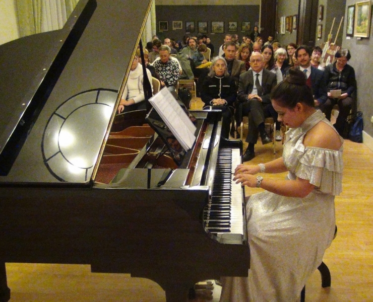 Budapeşte’de Otizmli Türk Kızından Piyano Konseri