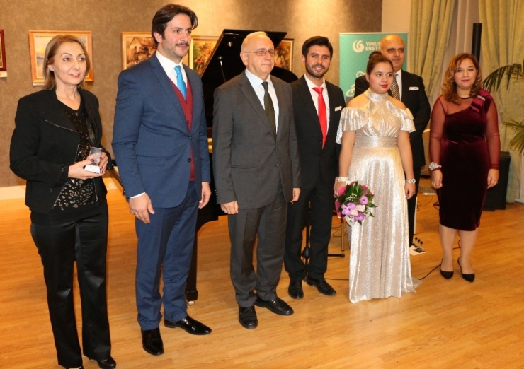 Budapeşte’de Otizmli Türk Kızından Piyano Konseri