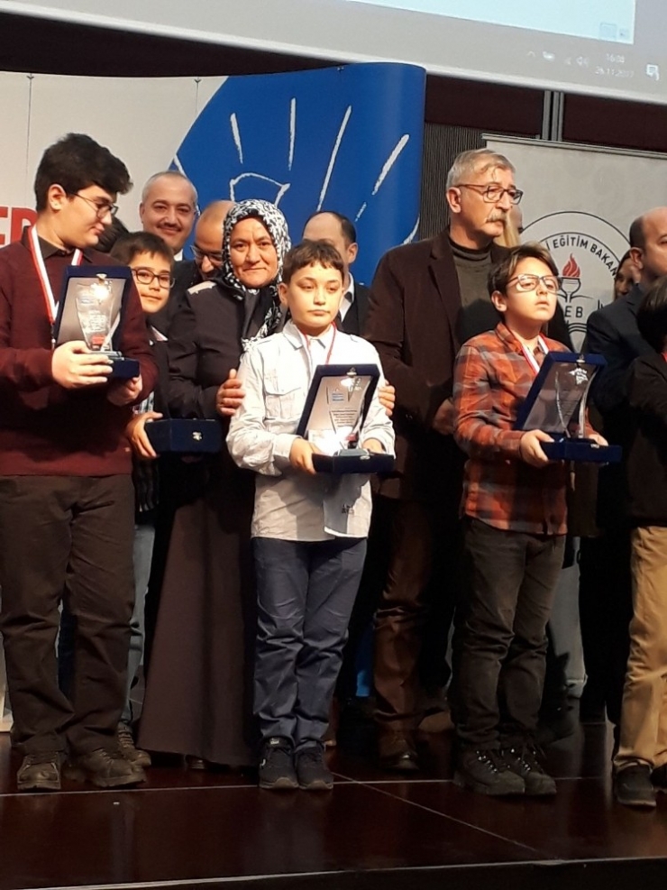 Manisa Birincisi Öğrenci Ödülünü İstanbul’da Aldı