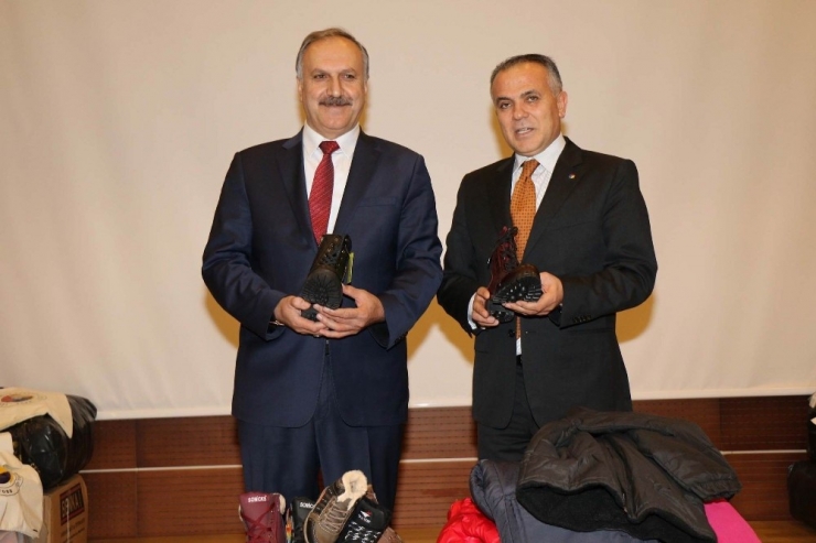 Stso’dan 400 Öğrenciye Kışlık Giyecek Yardımı