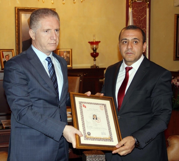 Yılın Öğretmenine Başarı Belgesi