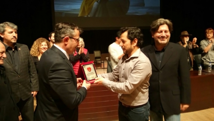 Temad’tan “Ayla” Filminin Yönetici Ve Yapımcısı Çağlar Ercan’a Plaket