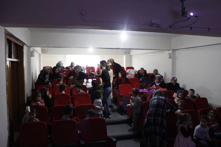 Vezirhan’da Kur’an Kursu Öğrencilerine Animasyon Film Gösterisi Yapıldı