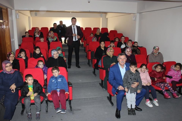 Vezirhan’da Kur’an Kursu Öğrencilerine Animasyon Film Gösterisi Yapıldı