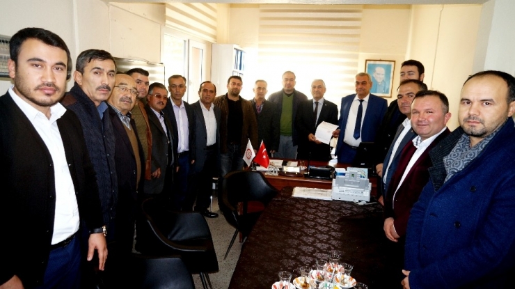 Ak Partili Büyükdinç Mazbatasını Aldı