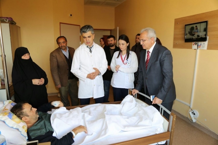 Başkan Başsoy’dan Mevlit Kandilinde Hastahane Ziyareti