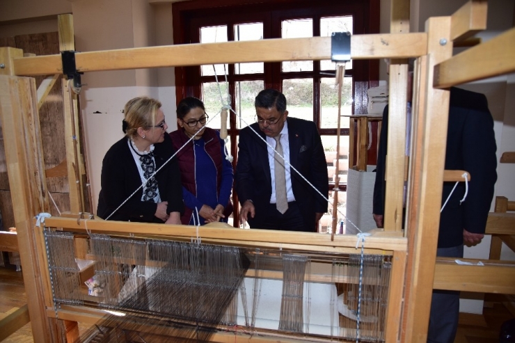 Başkan Yağcı, El Sanatları Merkezi’ni Ziyaret Etti